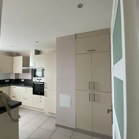 Centre Apartment *